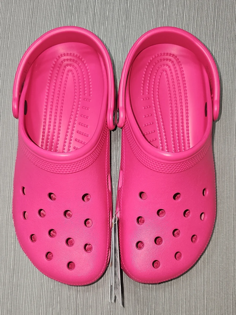 Crocs Classic Unisex Clogs In Dragonfruit. NIB. UNISEX.